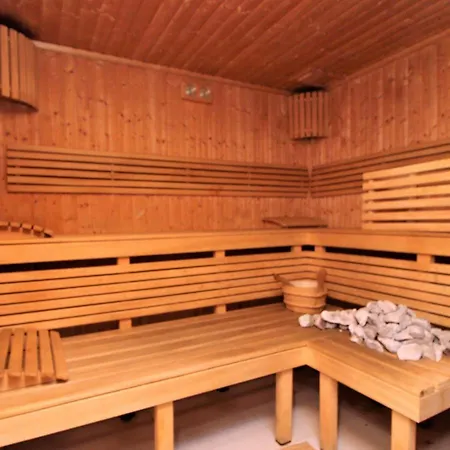 Nadmorski Dwor 10 格但斯克